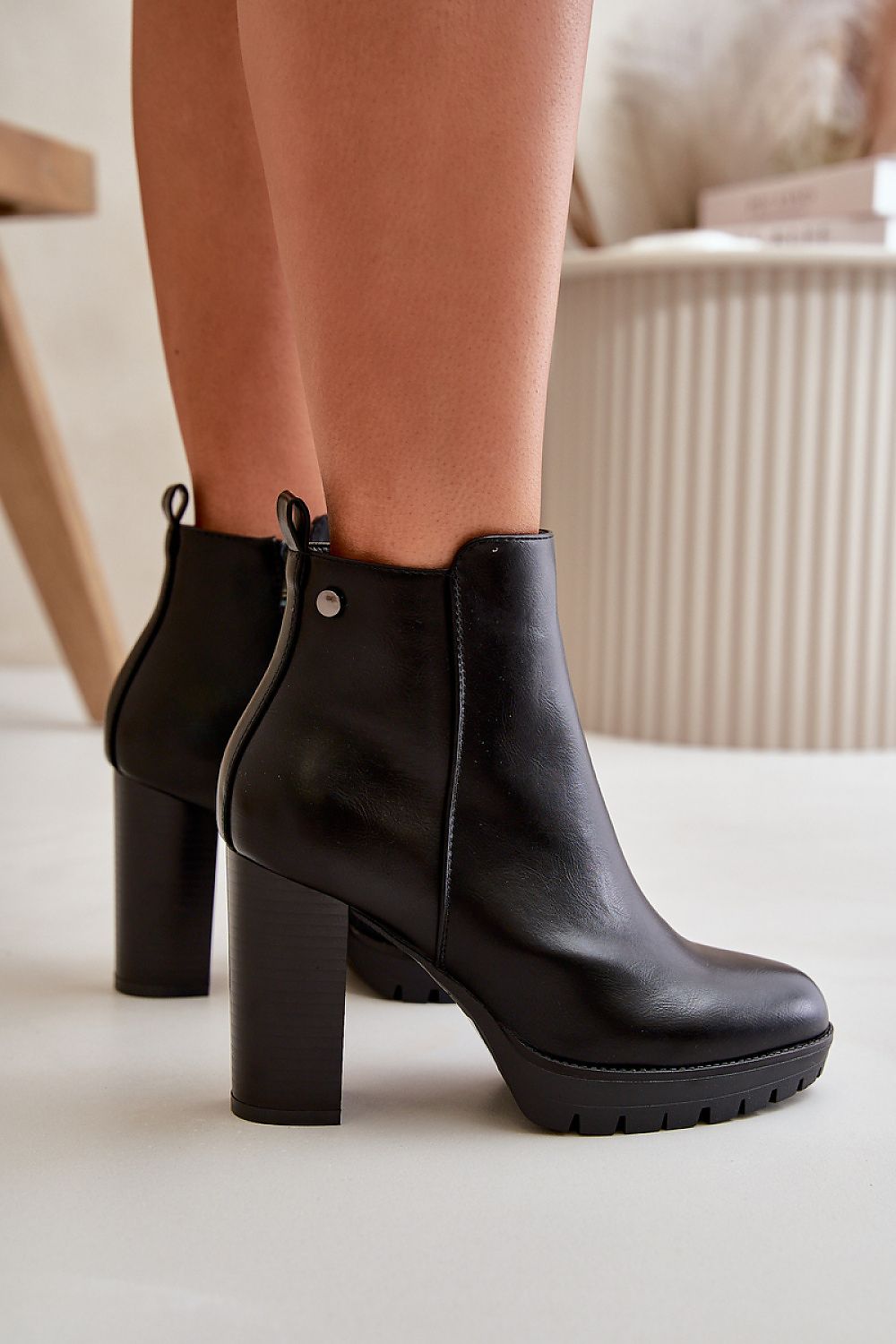 Heel boots Step in style