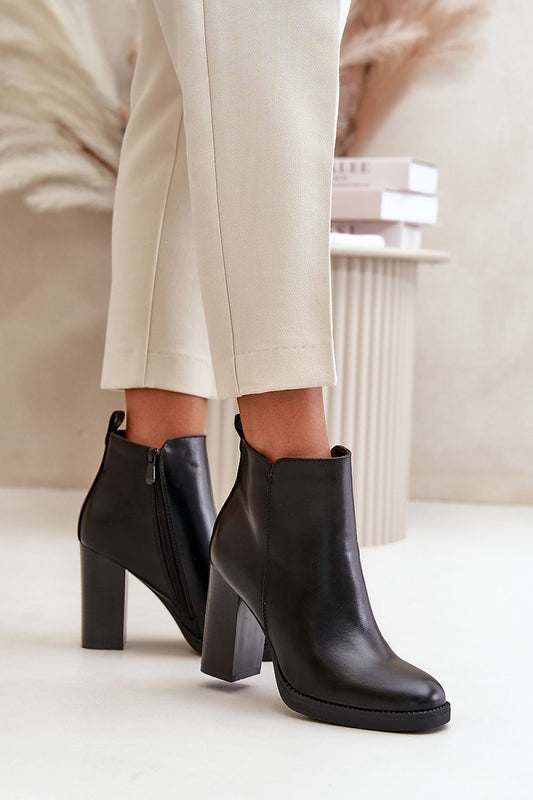 Heel boots Step in style