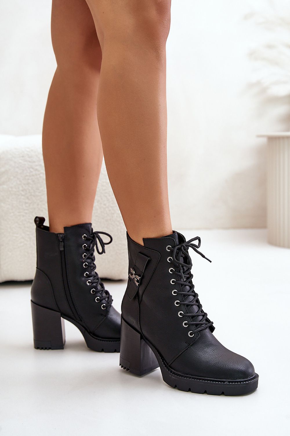 Heel boots Step in style