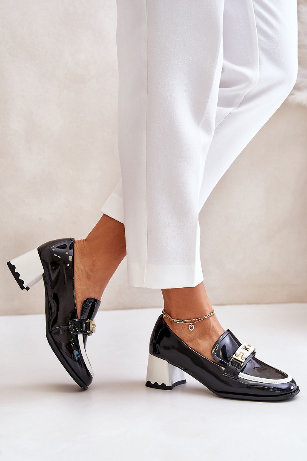 Heeled low shoes Step in style