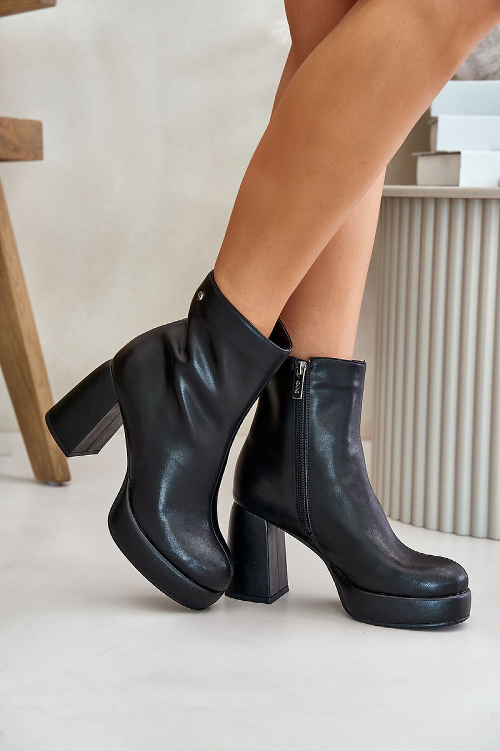 Heel boots Step in style