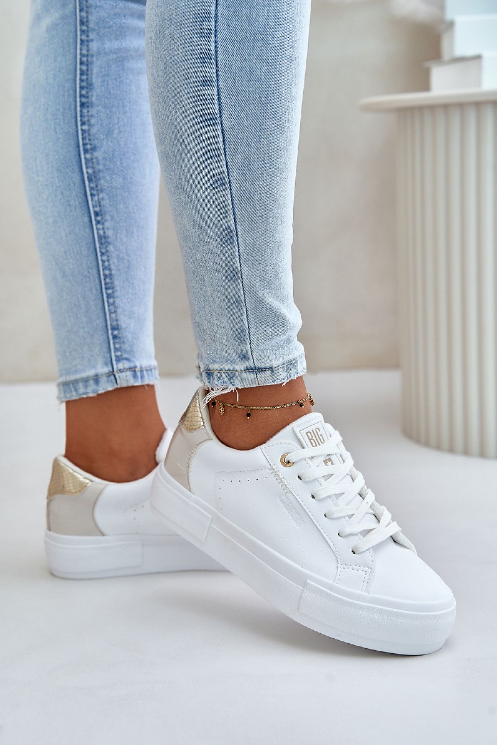 Sneakers Step in style