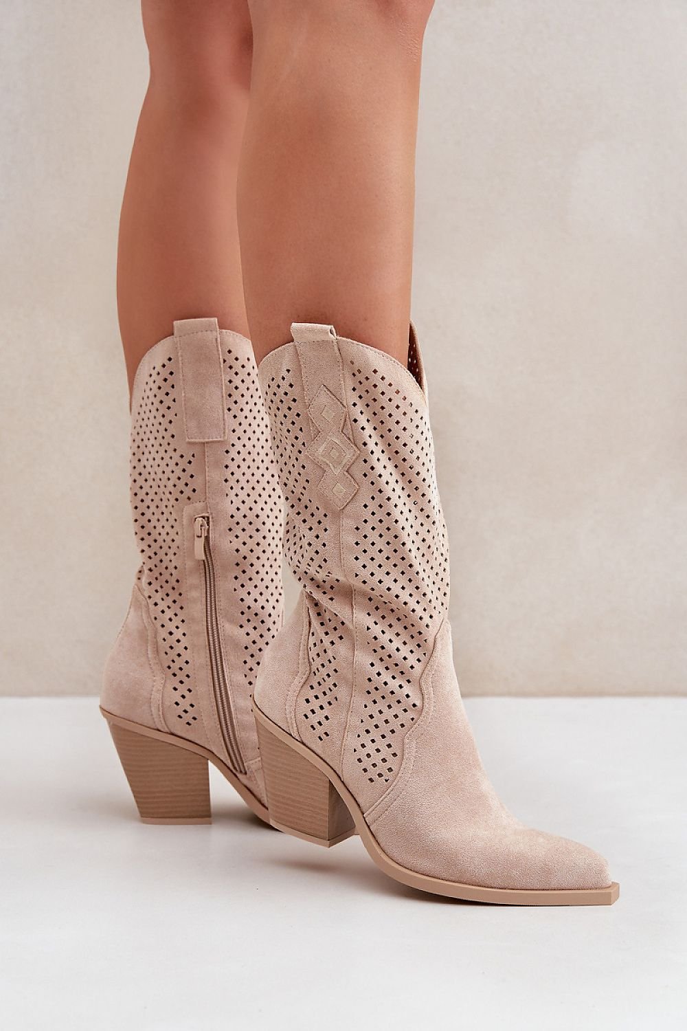 Heel boots Step in style