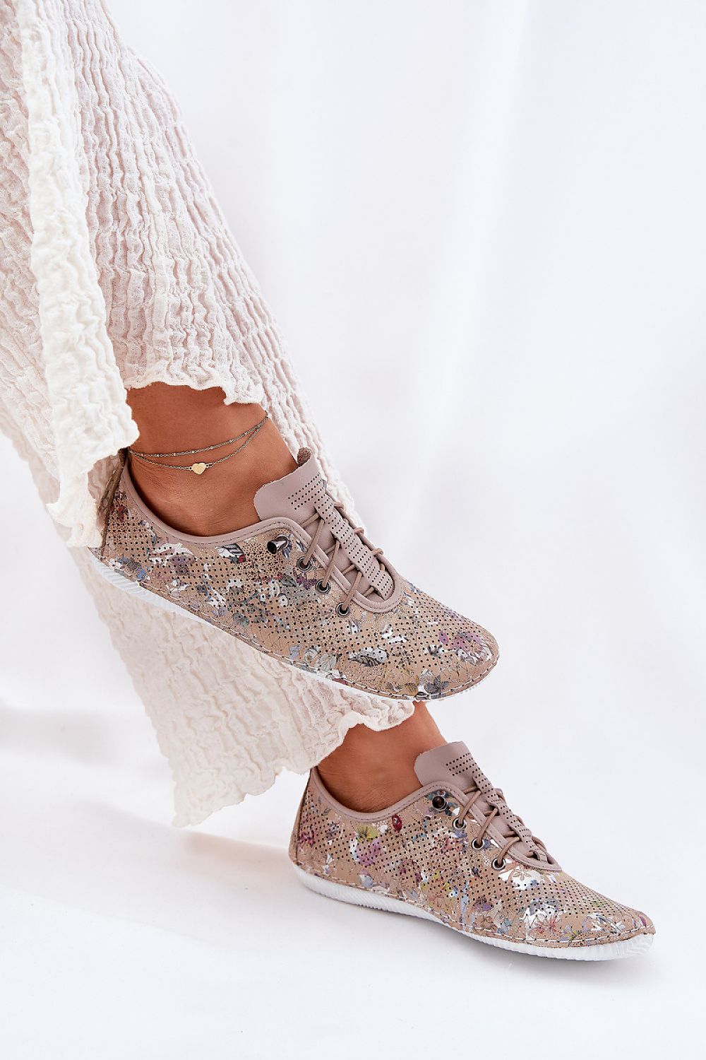  Low Shoes model 212549 Step in style 