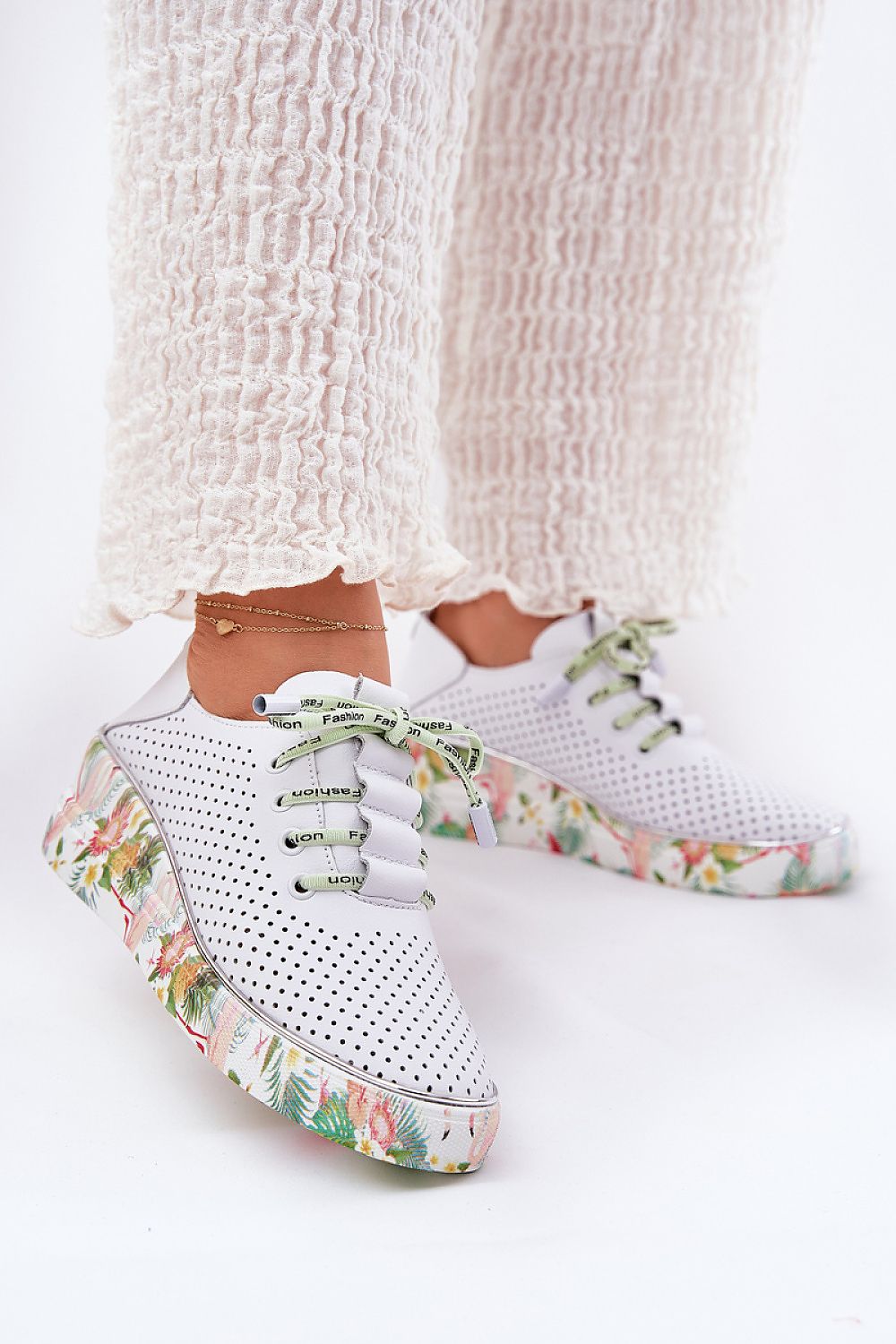  Low Shoes model 212555 Step in style 