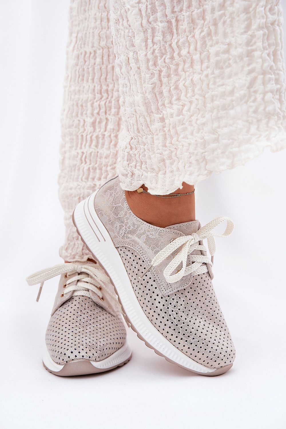  Low Shoes model 212558 Step in style 