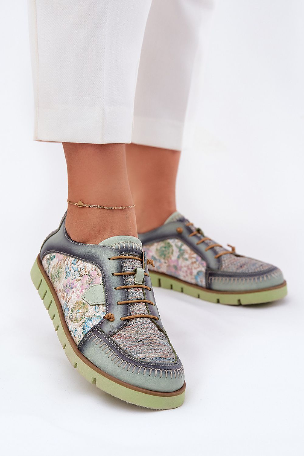  Low Shoes model 212570 Step in style 