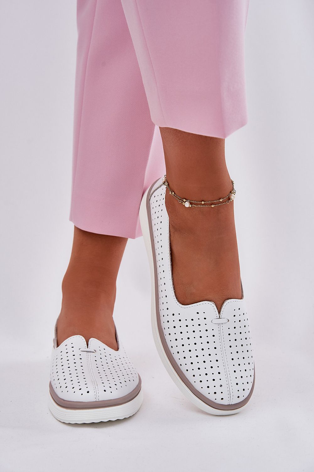  Low Shoes model 214145 Step in style 