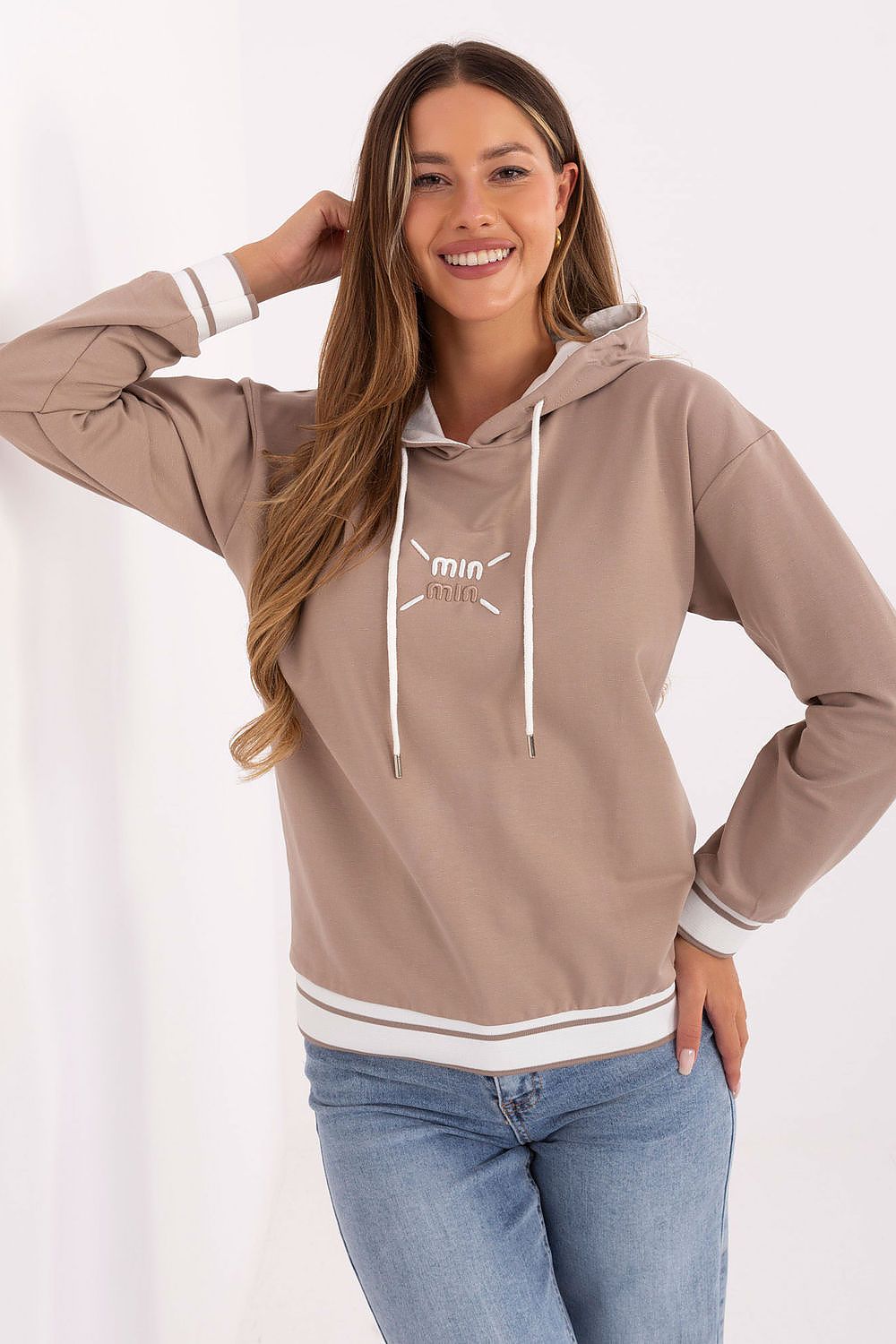  Sweatshirt model 217027 Relevance 