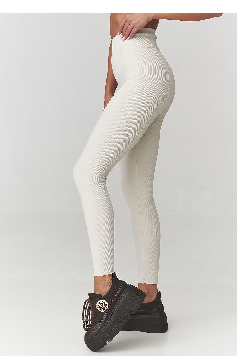  Long leggings model 220766 Makadamia 