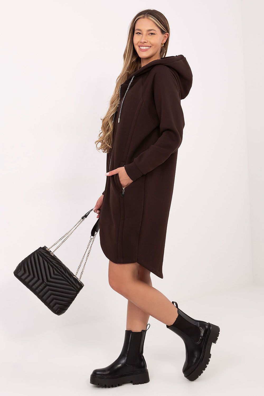  Sweatshirt model 221801 Relevance 