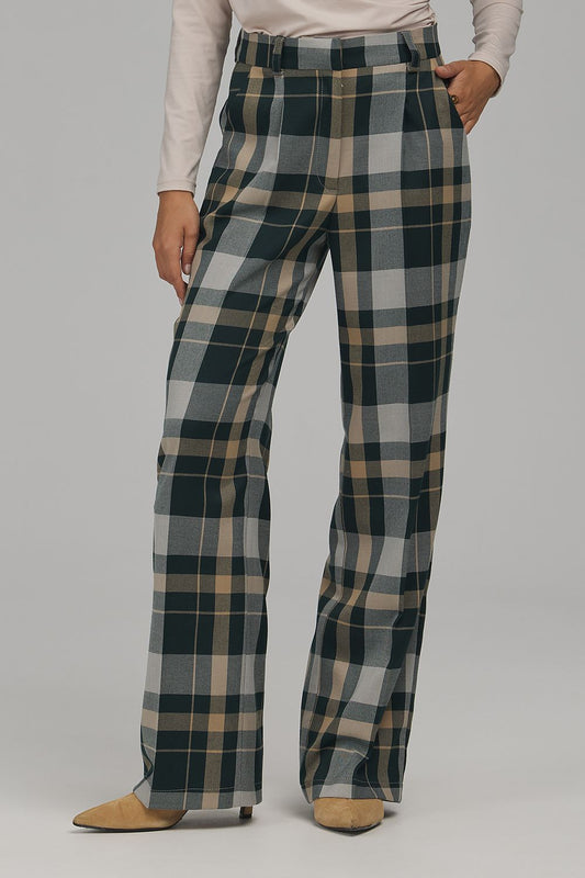  Women trousers model 231342 Nife 