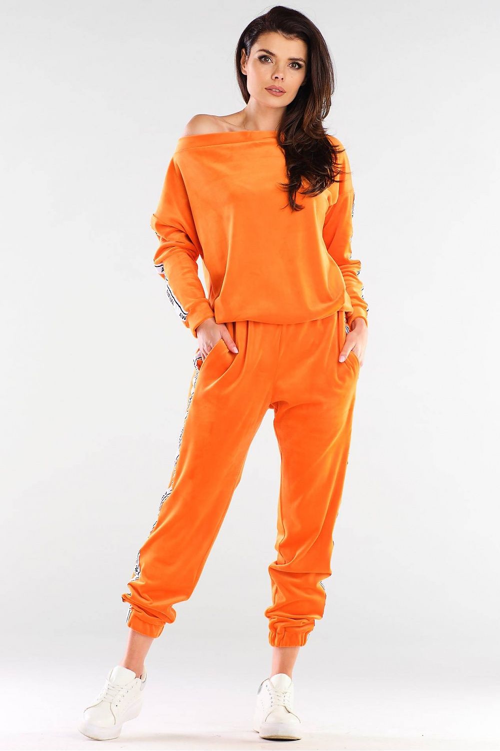  Sweatshirt model 154807 awama 
