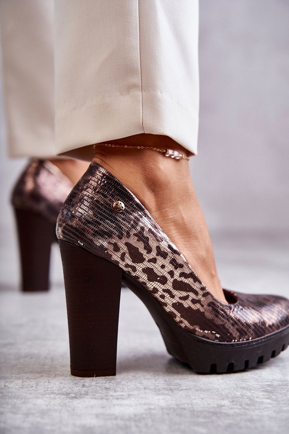 Block heel pumps Step in style