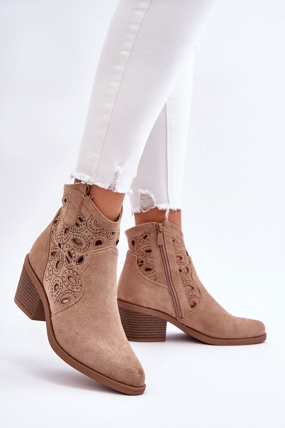 Heel boots Step in style