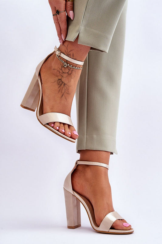 Heel sandals Step in style