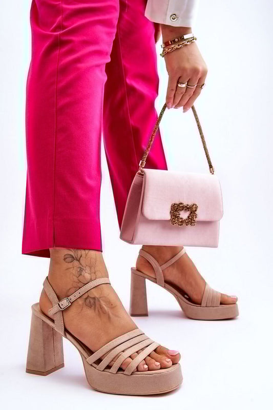 Heel sandals Step in style