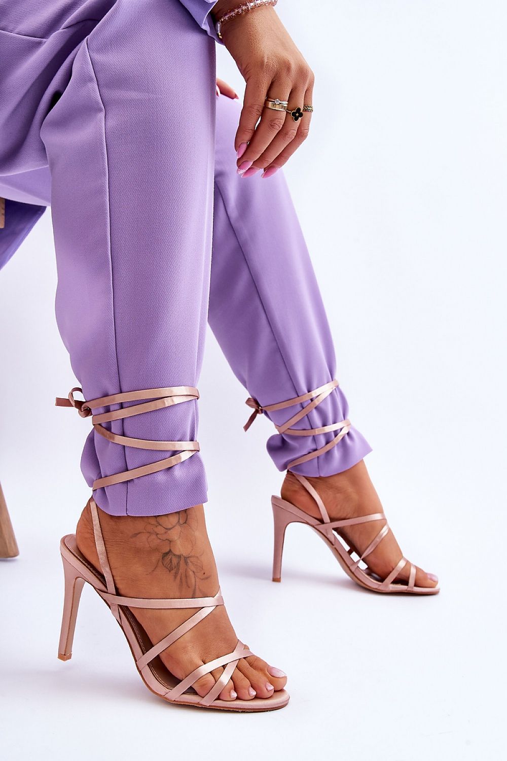 Strappy sandals Step in style