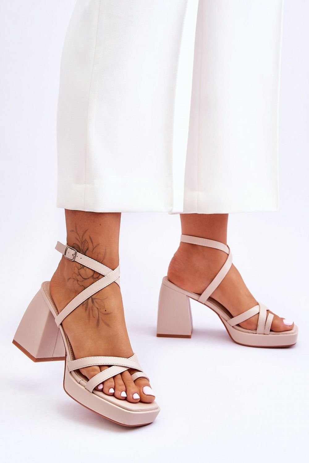 Heel sandals Step in style