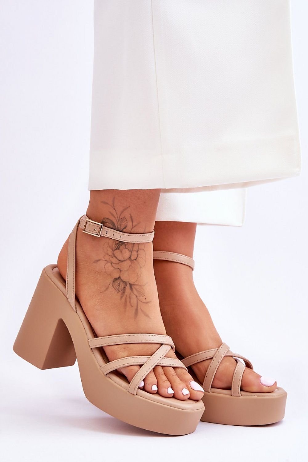 Heel sandals Step in style