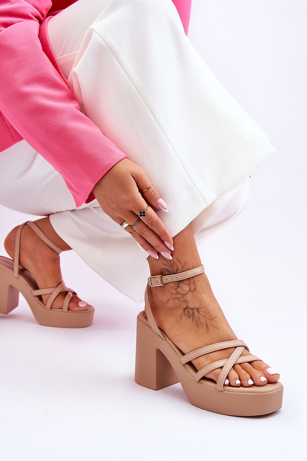 Heel sandals Step in style