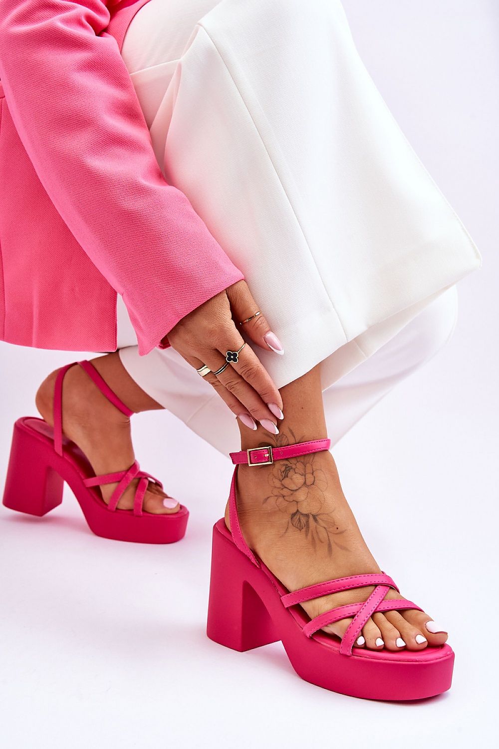 Heel sandals Step in style