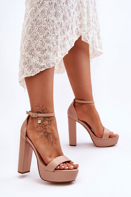 Heel sandals Step in style