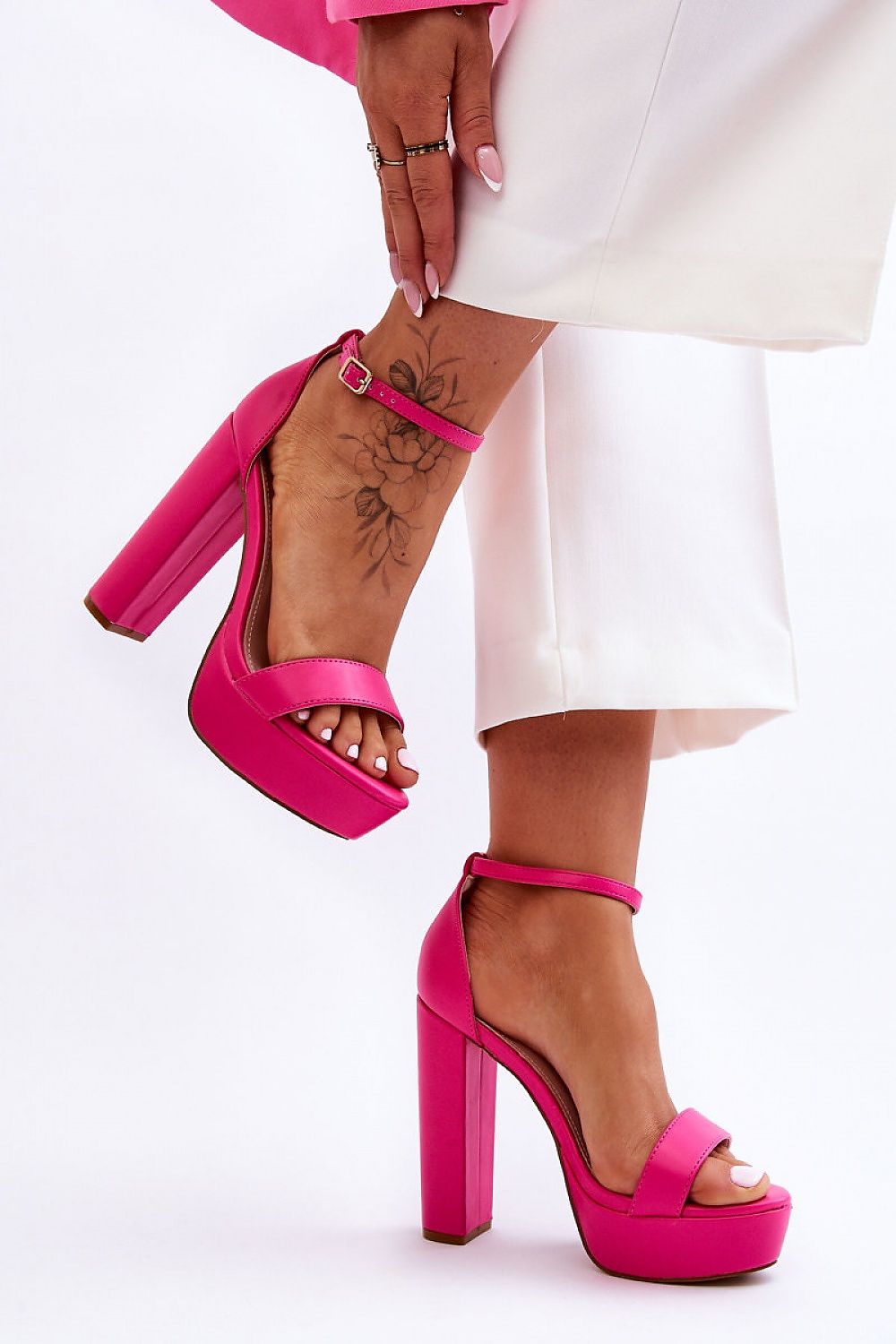 Heel sandals Step in style