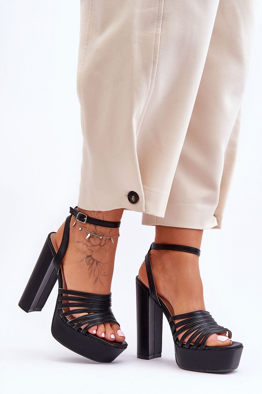 Heel sandals Step in style