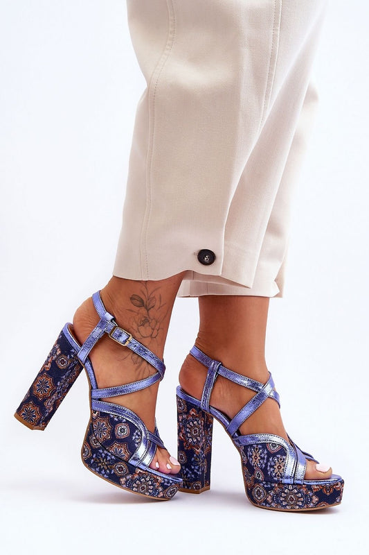 Heel sandals Step in style