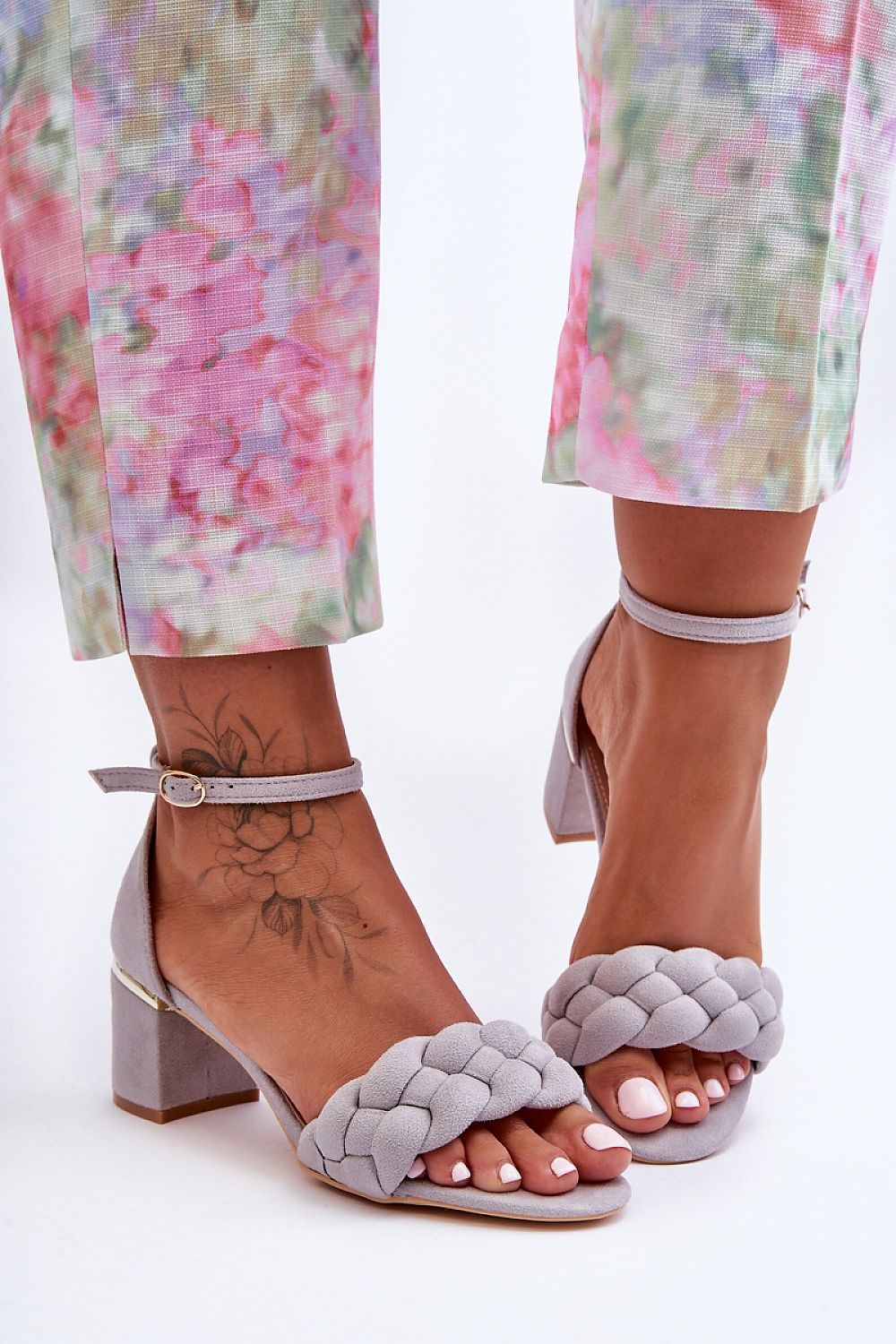 Heel sandals Step in style