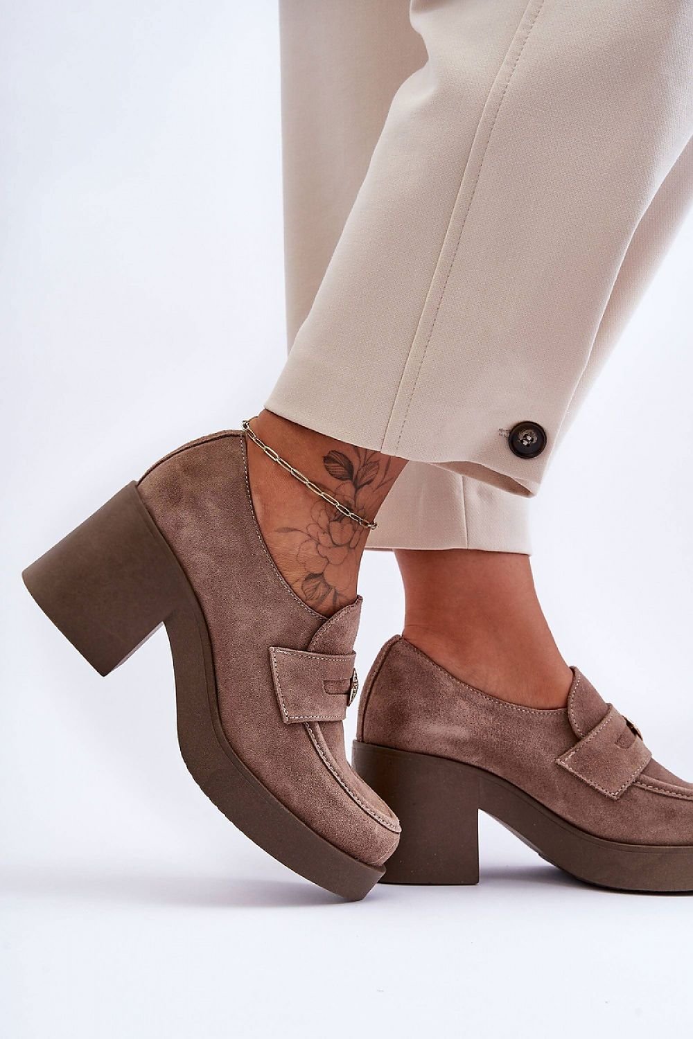 Heeled low shoes Step in style