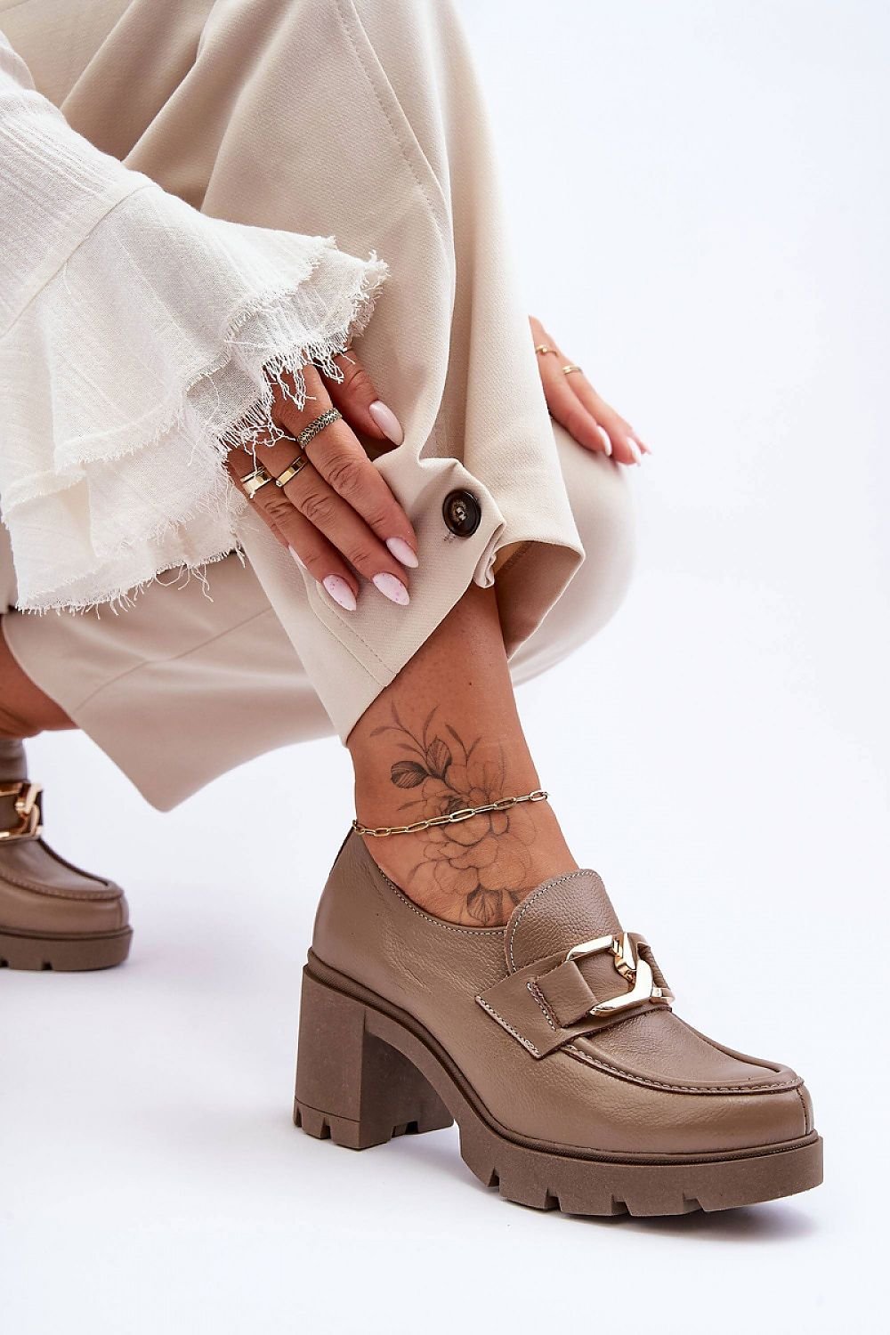 Heeled low shoes Step in style