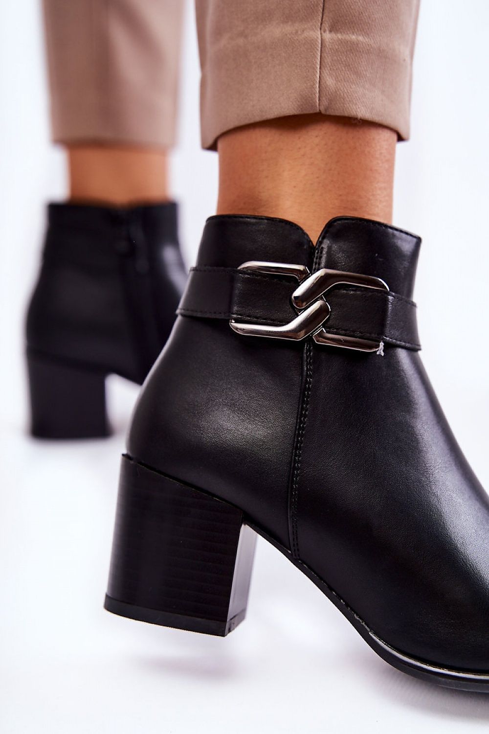 Heel boots Step in style