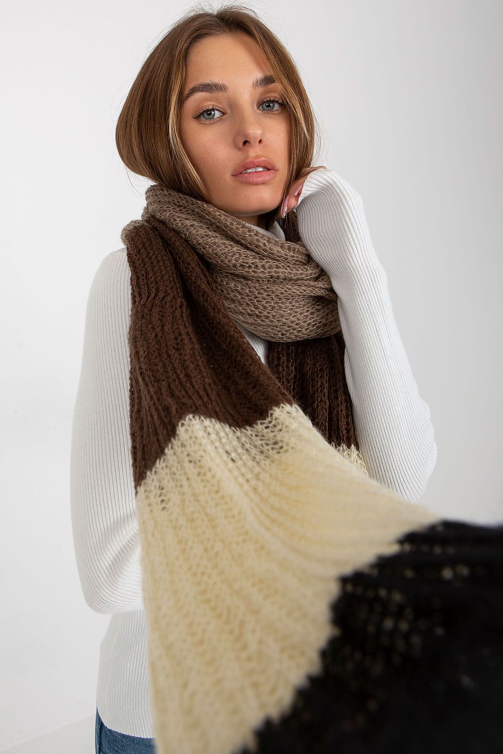  Shawl model 185902 AT 