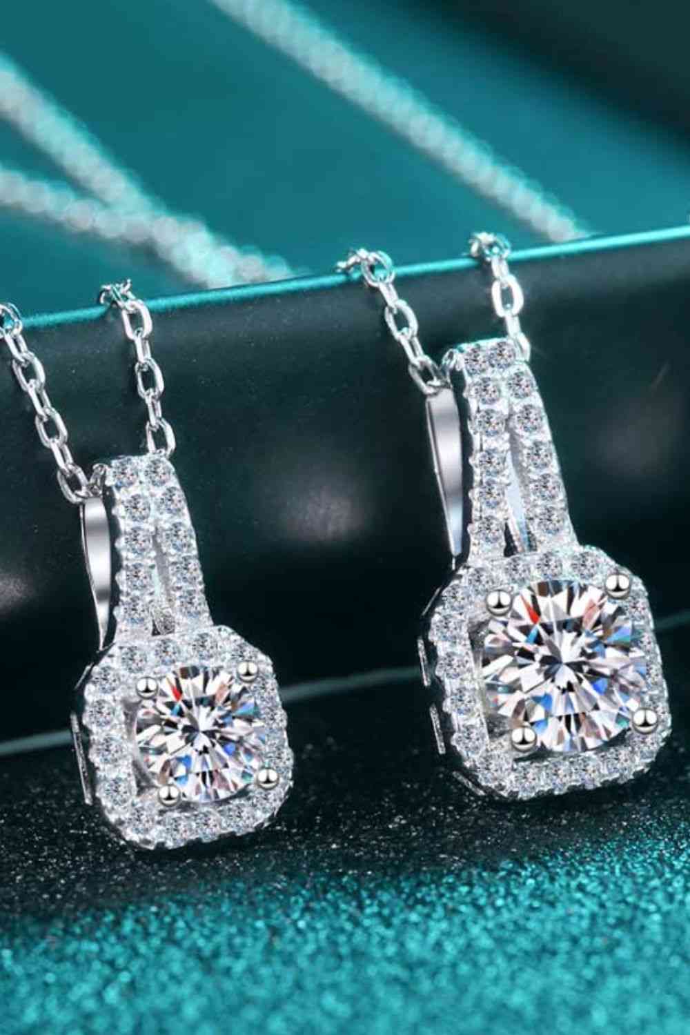 Look Amazing 2 Carat Moissanite Pendant Necklace