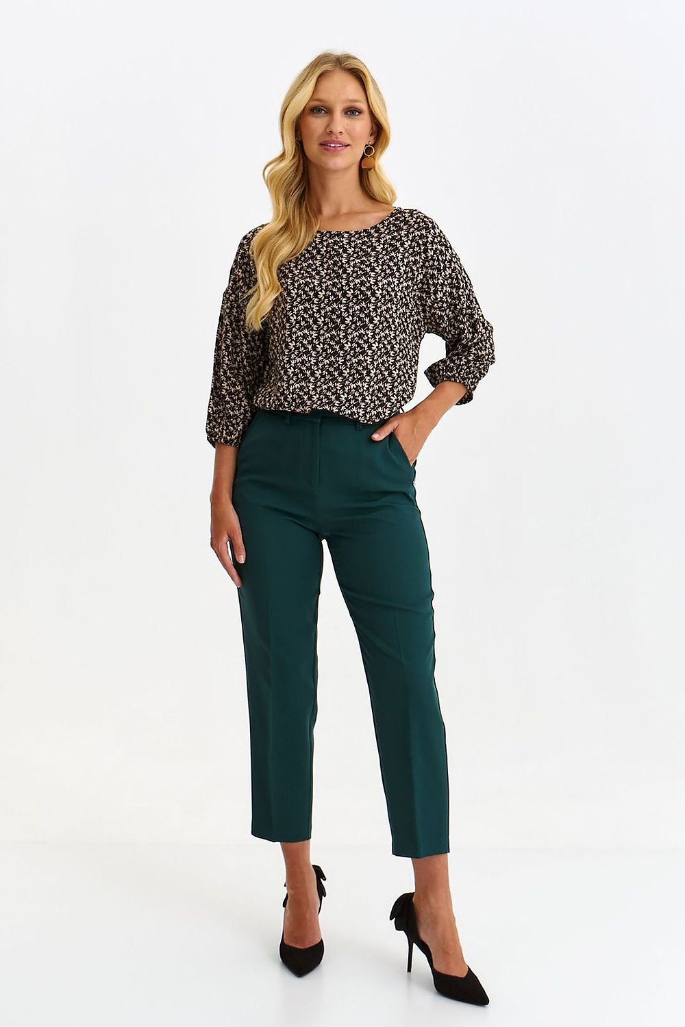 Women trousers model 185506